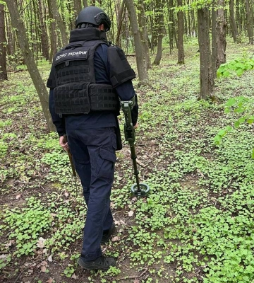 На Дубенщині піротехніки виявили та знищили три артилерійських снаряди