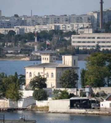 У госпіталі Севастополя військові рф везуть поранених під час удару по аеропорту Джанкой
