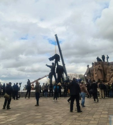 Мінкульт: Колишня Арка дружби народів у Києві більше не памʼятка, її можна демонтувати