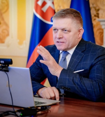 Фицо пригрозил с понедельника прекратить поставки электроэнергии Украине, если транзит нефти не возобновится