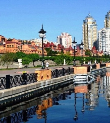 З власників котеджів на Оболонській набережній стягнули 306,4 тис. грн. на користь Києва