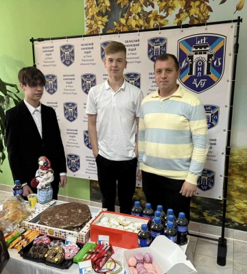 Рівненський обласний науковий ліцей продовжує активно допомагати нашим захисникам (ФОТО)