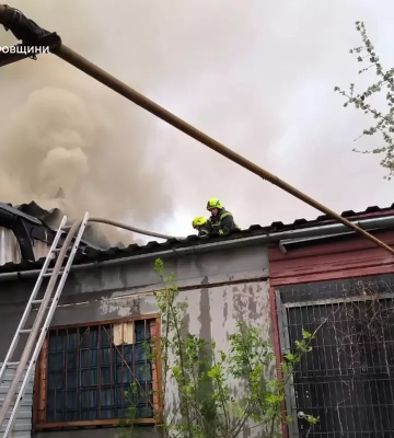 На Дніпропетровщині в багатоповерхівці загорілись балкони з другого по четвертий поверх