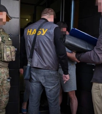 Суд узяв під варту організаторів злочинної групи на Чернівецькій митниці