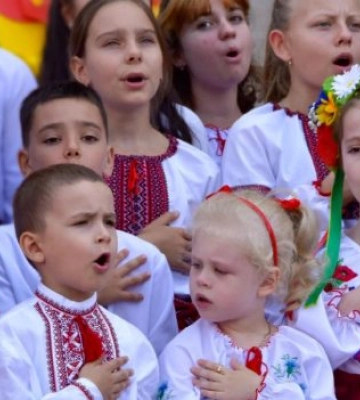 У Дніпрі під час вибухів школярі співали в укритті «Ой у лузі червона калина»