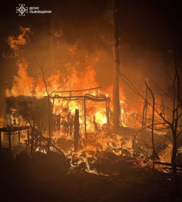 На Львівщині вогнеборці врятували від пожежі чотири будівлі
