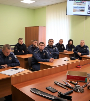 Закарпатській судовій охороні провели практичне заняття щодо виявлення зброї