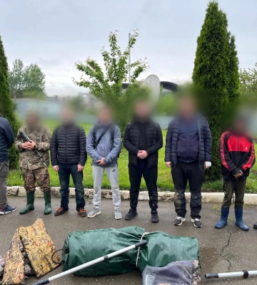 На Закарпатті двоє підлітків вели до кордону чотирьох порушників