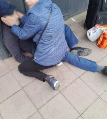 В Ужгороді на автобусній зупинці померла людина
