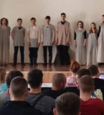 Юні актори Білгорода-Дністровського показали студентам психологічну виставу