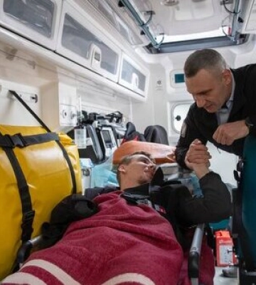 Поранені військові вирушили до Берліна – Кличко домовився про протезування для захисників