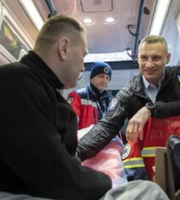 Раненые защитники отправилась в Берлин на инновационное протезирование по договоренности Кличко