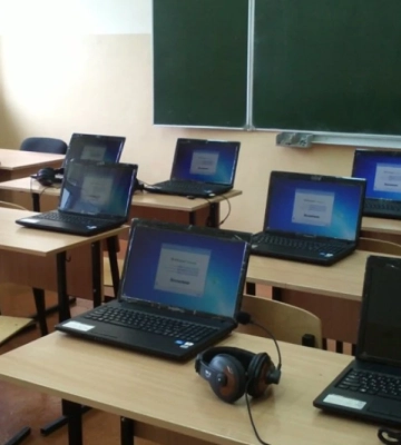 Освітні заклади Великоолександрівської та Нововоронцовської громад отримали мобільні компʼютерні класи