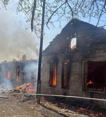 Росіяни вночі вдарили по раніше пошкодженому будинку культури на Харківщині