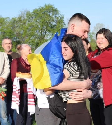 У Долинській громаді зустріли звільненого з полону нацгвардійця