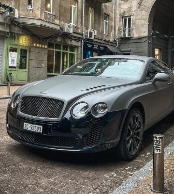 Их выпустили всего 800: в Киеве заметили редкий спортивный Bentley 