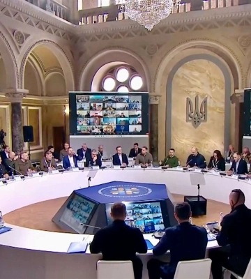 У військовому госпіталі в Чернівцях президент вручив нагороди пораненим захисникам і медикам