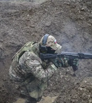 Росія найматиме контрактників на війну в Україні, щоб уникнути непопулярної мобілізації – Bloomberg