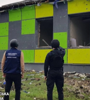 Окупанти завдали ракетного удару по селу на Харківщині: поранено чоловіка