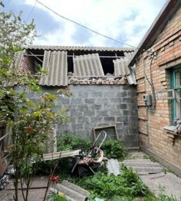 10 разів окупанти вдарили по Нікопольщині безпілотниками й тричі обстріляли з артилерії: пошкоджено будинки, інфраструктурний об’єкт, агрофірму та ЛЕП. ФОТОрепортаж