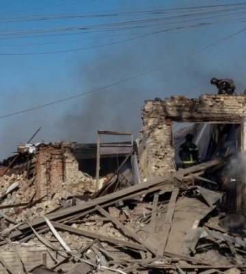 Окупанти завдали ракетного удару по селу на Харківщині: поранено чоловіка