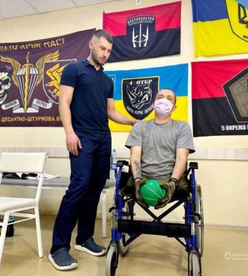 Потужний хаб допомоги у Дніпрі: реабілітаційний центр продовжує повертати захисників до нормального життя