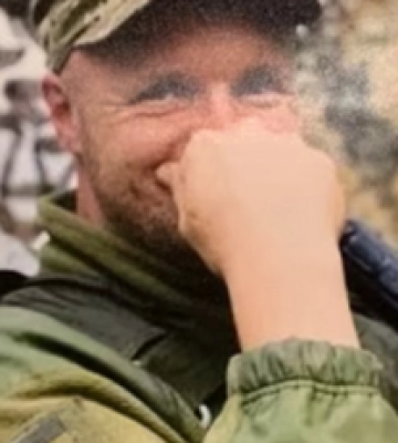 Його історія вразила весь світ: важкопоранений воїн, якого понад 1,5 року доглядає батько, заговорив. Фото