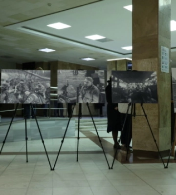 У Київській ОВА відкрилася виставка «Нацспротив. Війна очима добровольців»