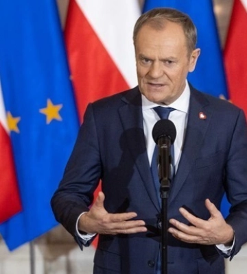 Туск заявил, что ситуация на фронте критическая