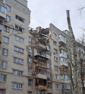 Ракетна атака: в Дніпрі горить пʼятиповерхівка, є руйнування в інших містах