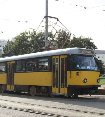 У Дніпрі горить п’ятиповерхівка, під завалами можуть бути люди