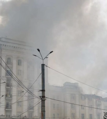 Російські загарбники поцілили ракетою у житловий будинок в середмісті Дніпра 