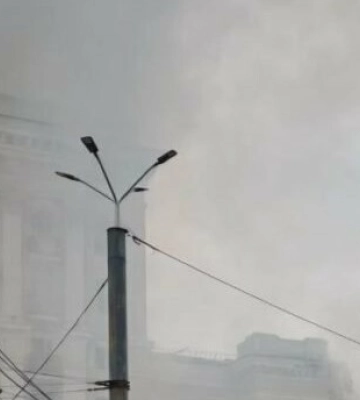 Російські загарбники поцілили ракетою у житловий будинок в середмісті Дніпра 