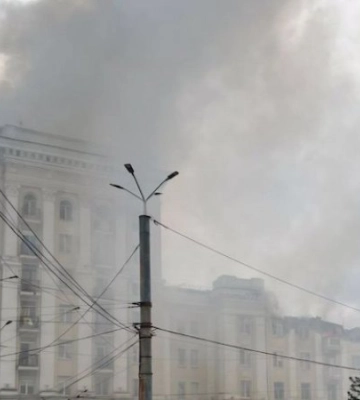 У Дніпрі внаслідок атаки росіян загорівся житловий будинок. Двоє загинули, 15 поранені