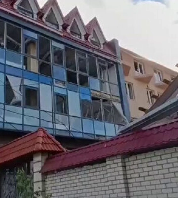 Рашисты ударили по жилым кварталам Херсона: Ранения получили 3 человека. ВИДЕО