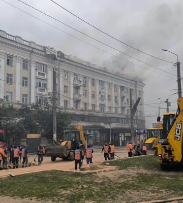 У Дніпрі пролунали вибухи, росіяни атакують місто і область балістикою