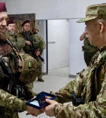 Бібліотекаря із Кропивницького нагородили відзнакою Головнокомандувача ЗСУ