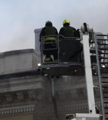 Ракетна атака на Дніпро: на місці удару по житловому будинку локалізували пожежу