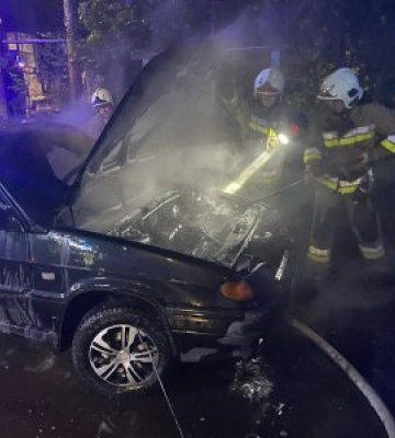У Миколаєві вогнеборці ліквідували пожежу автомобіля