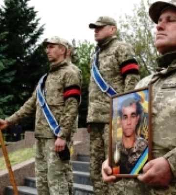 В Ужгороді попрощалися із загиблим на війні Олексієм Кобцем. ФОТО