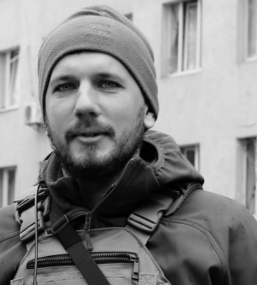 В Киеве прощаются с погибшим на Донбассе аэроразведчиком Павлом Петриченко (видео)