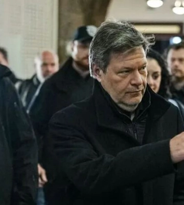 Віцеканцлер Німеччини провів півтори години в укритті Києва через тривогу