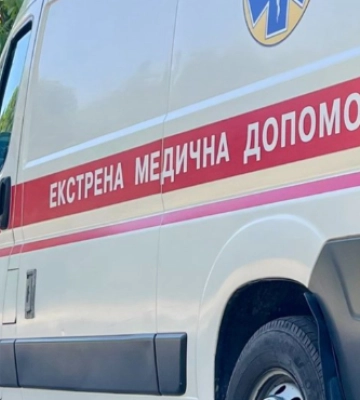 Смерть чоловіка на зупинці: в Закарпатському центрі екстреної меддопомоги проведуть розслідування через затримку медиків
