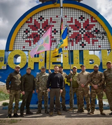 Зеленский приехал на Донбасс