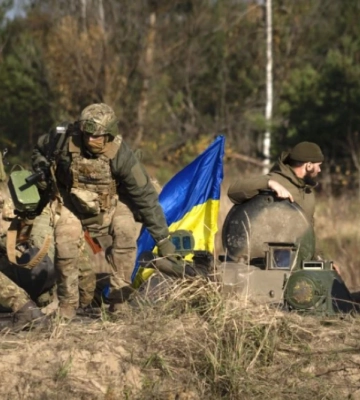 На лівому березі Херсонщини Сили оборони знищили склад боєкомплекту та військових російської армії. ВІДЕО