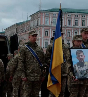 У Києві прощаються з молодшим сержантом Павлом Петриченком (фоторепортаж)
