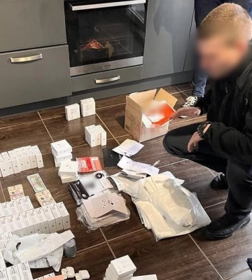 Продавали підроблені навушники під виглядом світового бренду: львівські шахраї постануть перед судом