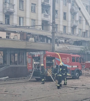 Ворожий обстріл Дніпра: патрульні показали перші хвилини після удару
