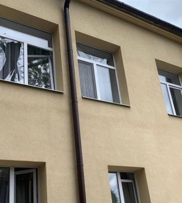 У Дніпрі внаслідок ракетного удару вибито понад 100 вікон у школі та двох садочках