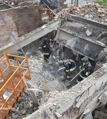 З-під завалів на Дніпропетровщині деблокували загиблу жінку